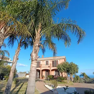 Feluchia Tra Il Mare E Il Vulcano Bed and breakfast