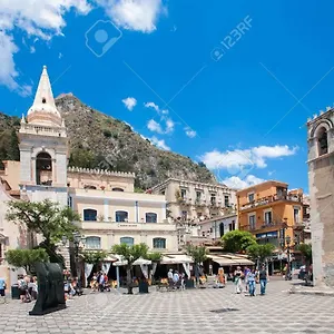 La Corte Di Aci Acireale